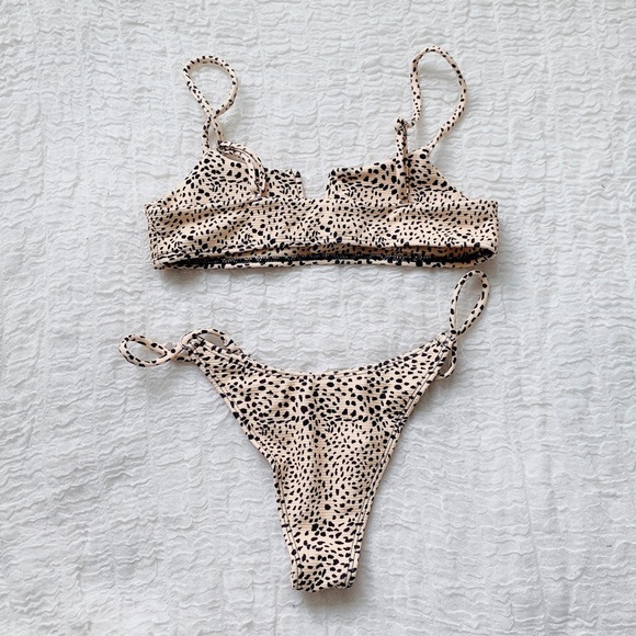 ✨✨Gianna Safari V-Cut Bikini✨✨ - Picture 3 of 3